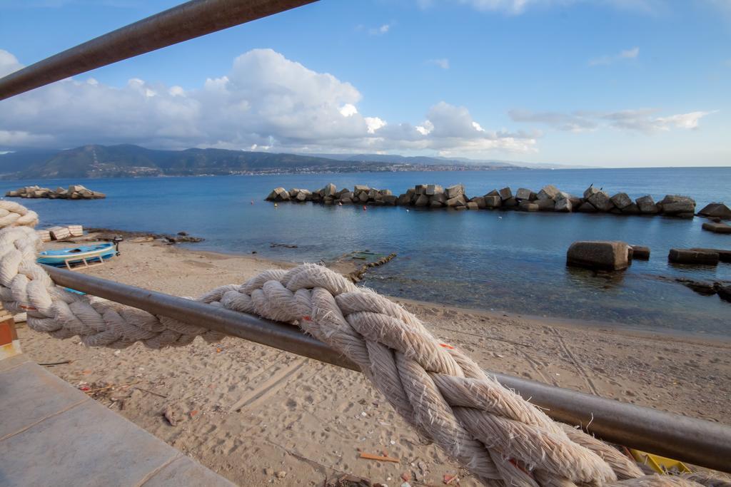 Limoni Sul Mare Bed & Breakfast Torre Faro Phòng bức ảnh